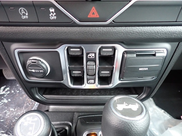 2025 Jeep Wrangler Sport S photo 16