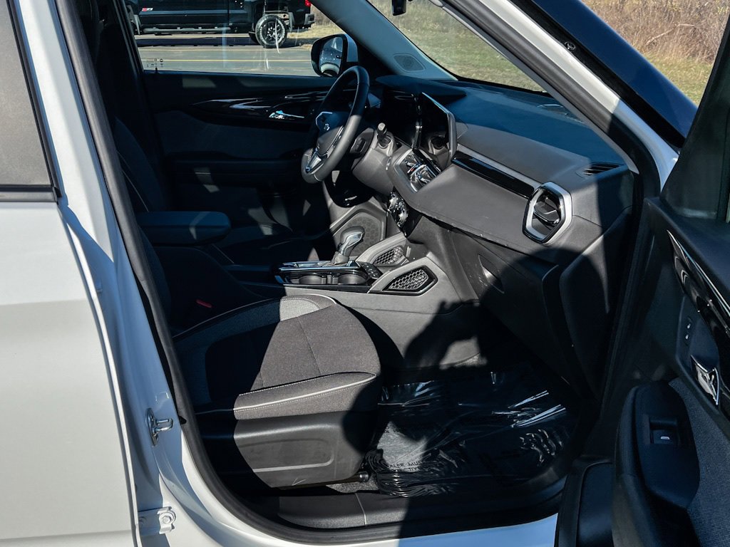 2024 Chevrolet Trailblazer LT photo 4