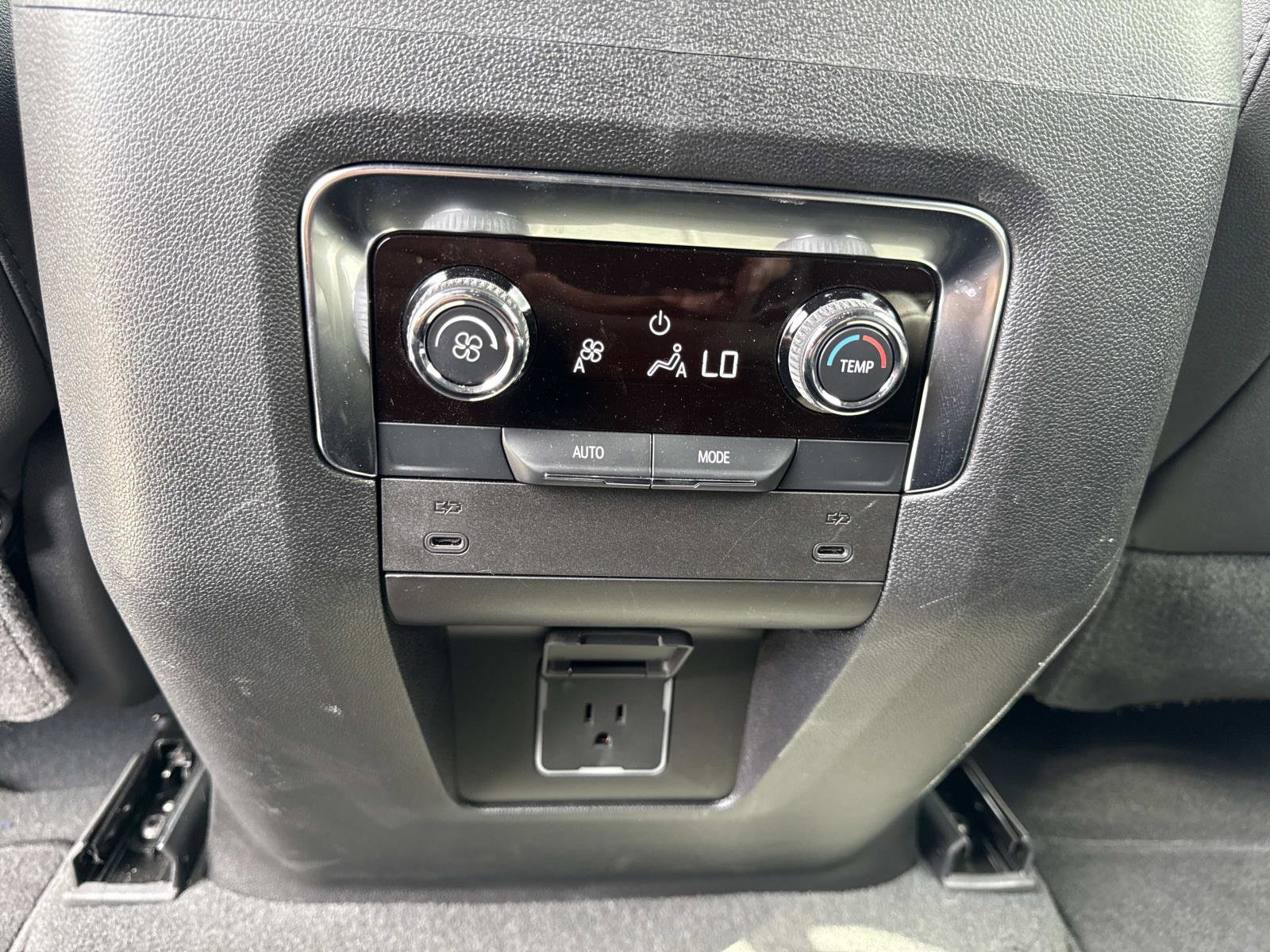 2025 Chevrolet Tahoe Z71 photo 29
