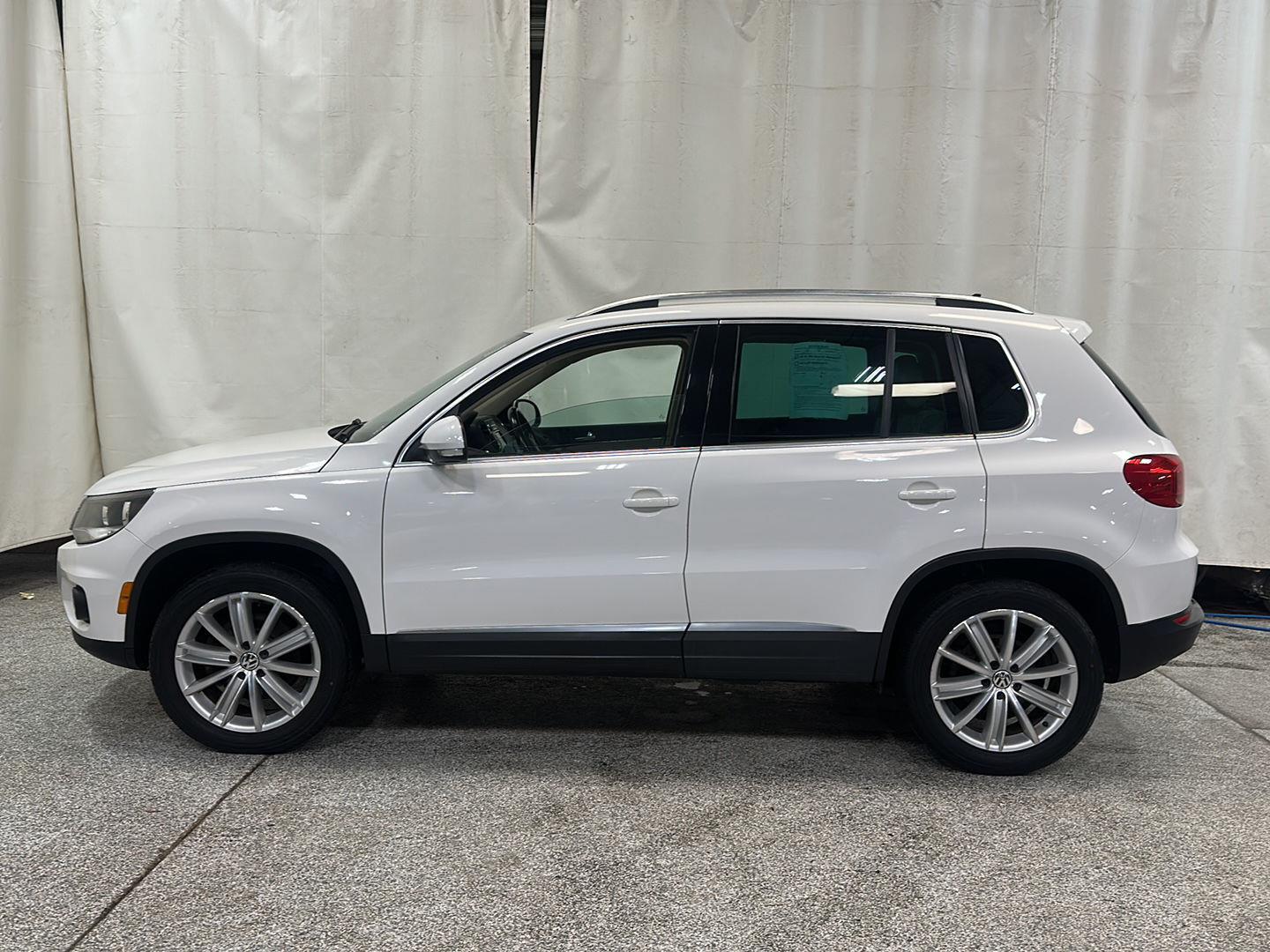 Used 2013 Volkswagen Tiguan SE with VIN WVGBV7AX0DW516985 for sale in Waconia, Minnesota