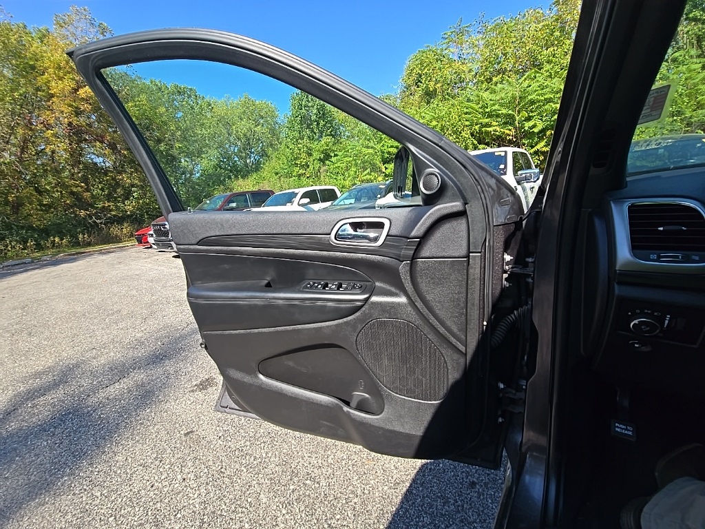 2019 Jeep Grand Cherokee Altitude photo 19