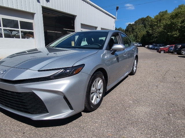 2025 Toyota Camry LE photo 2