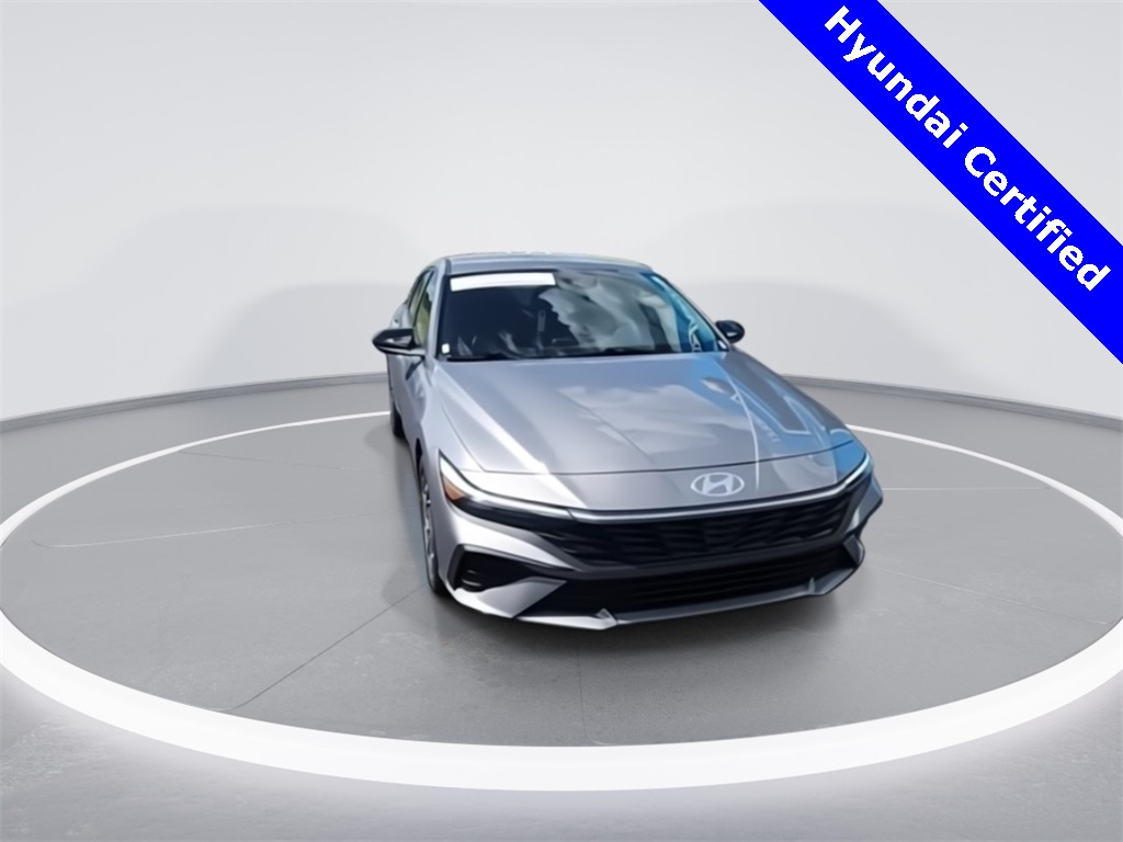 2025 Hyundai Elantra SEL Sport photo 2