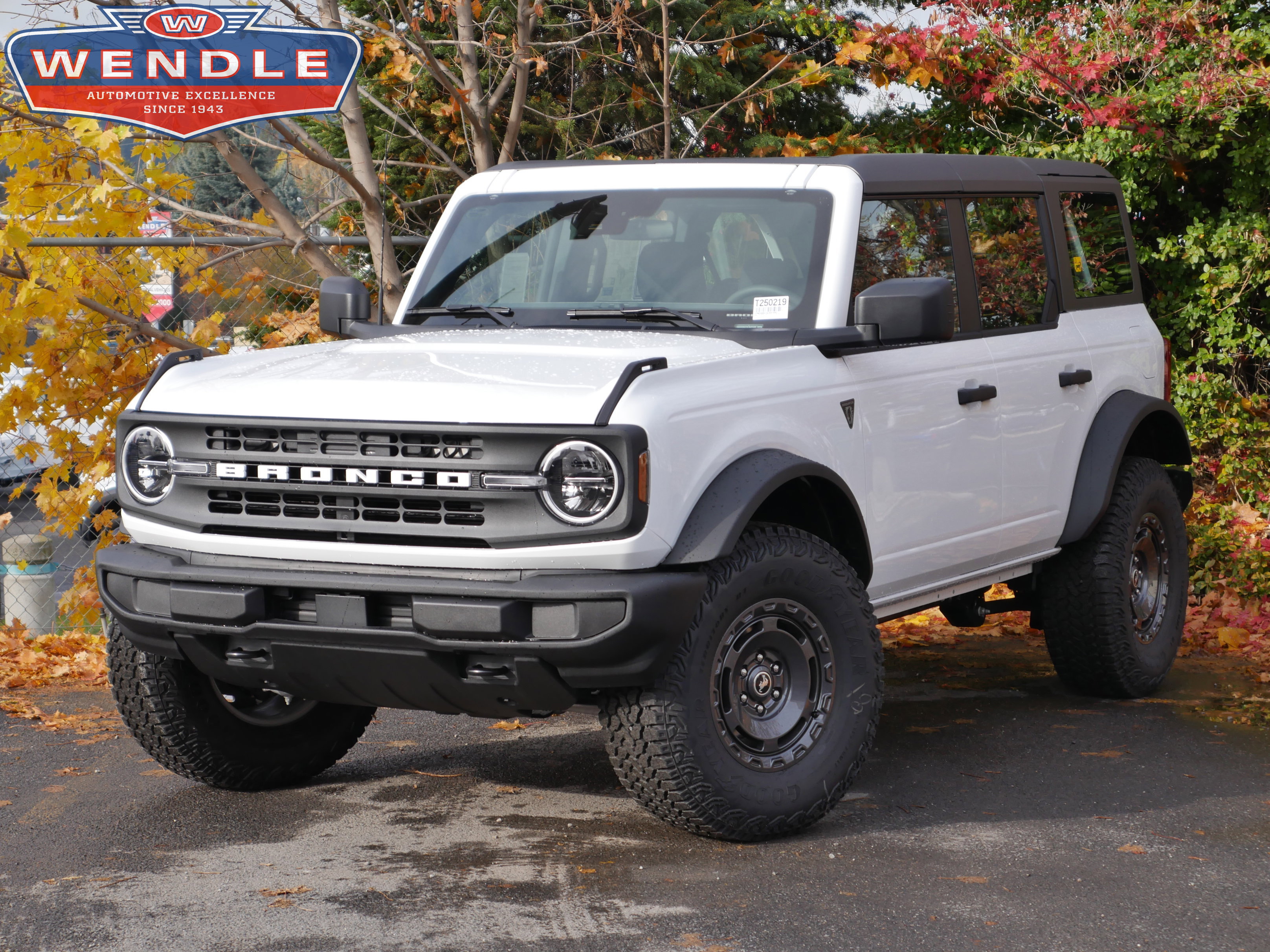 2025 Ford Bronco 4-Door Base's photo