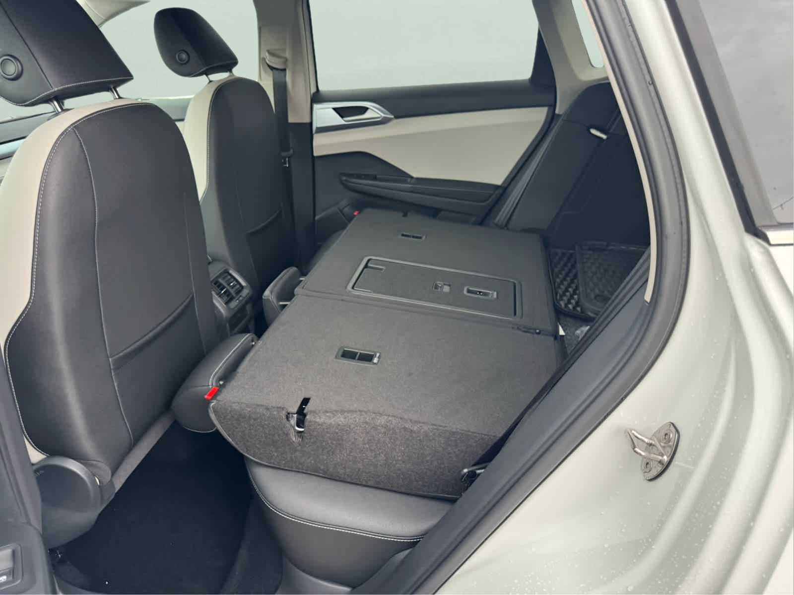 2025 Volkswagen Taos SE photo 31