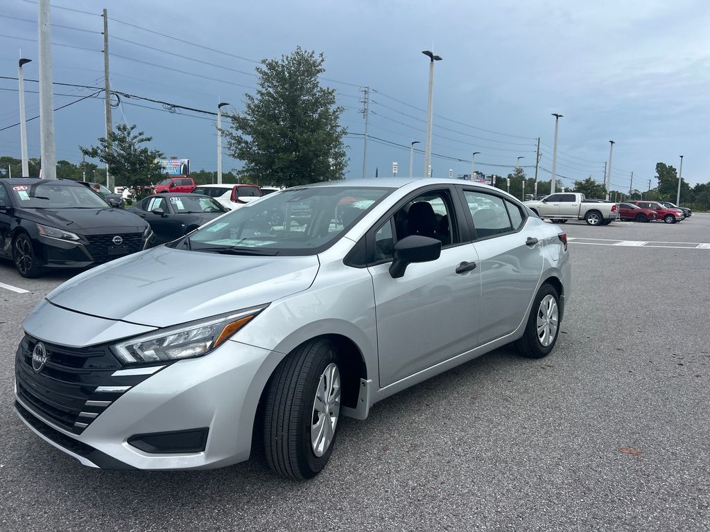 2025 Nissan Versa 1.6 S photo 3