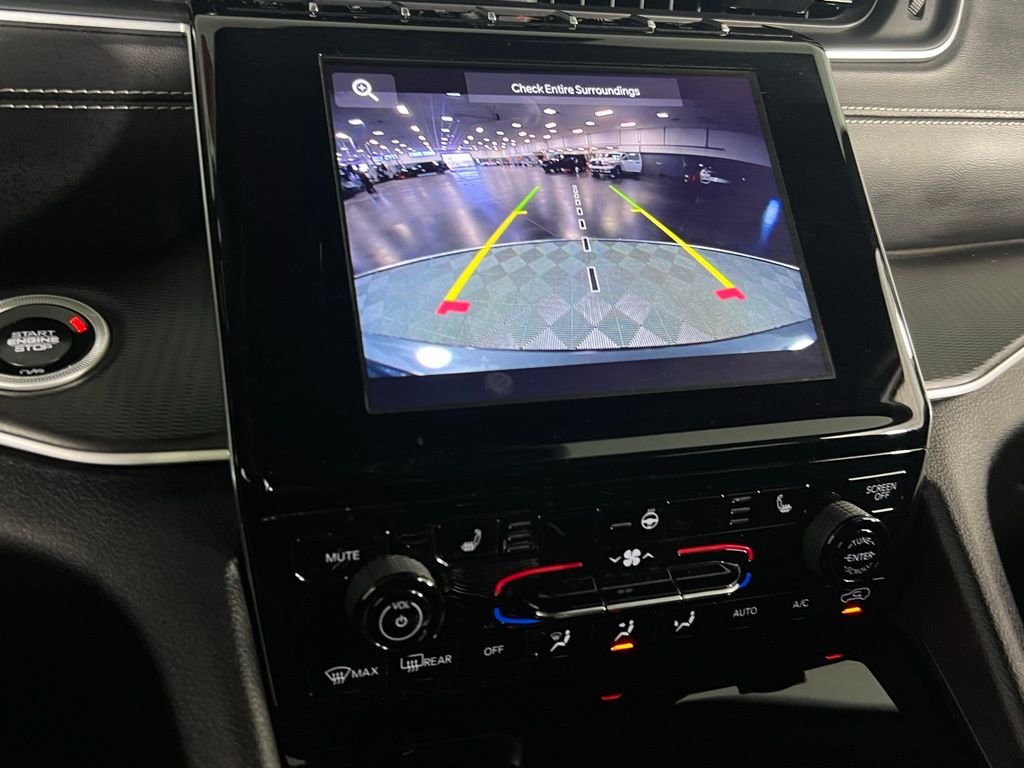 2024 Jeep Grand Cherokee Altitude photo 8