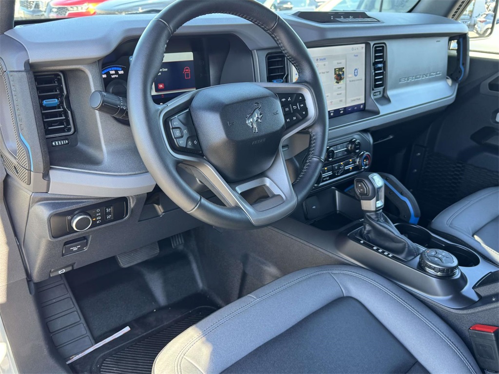 2024 Ford Bronco Black Diamond photo 2