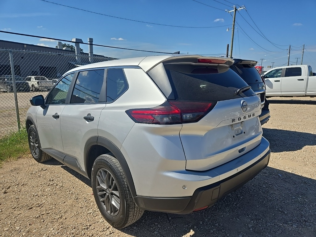 2024 Nissan Rogue S photo 2