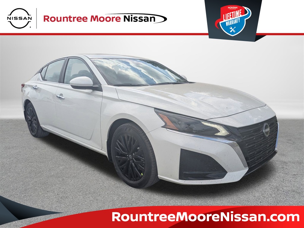 2025 Nissan Altima SV's photo