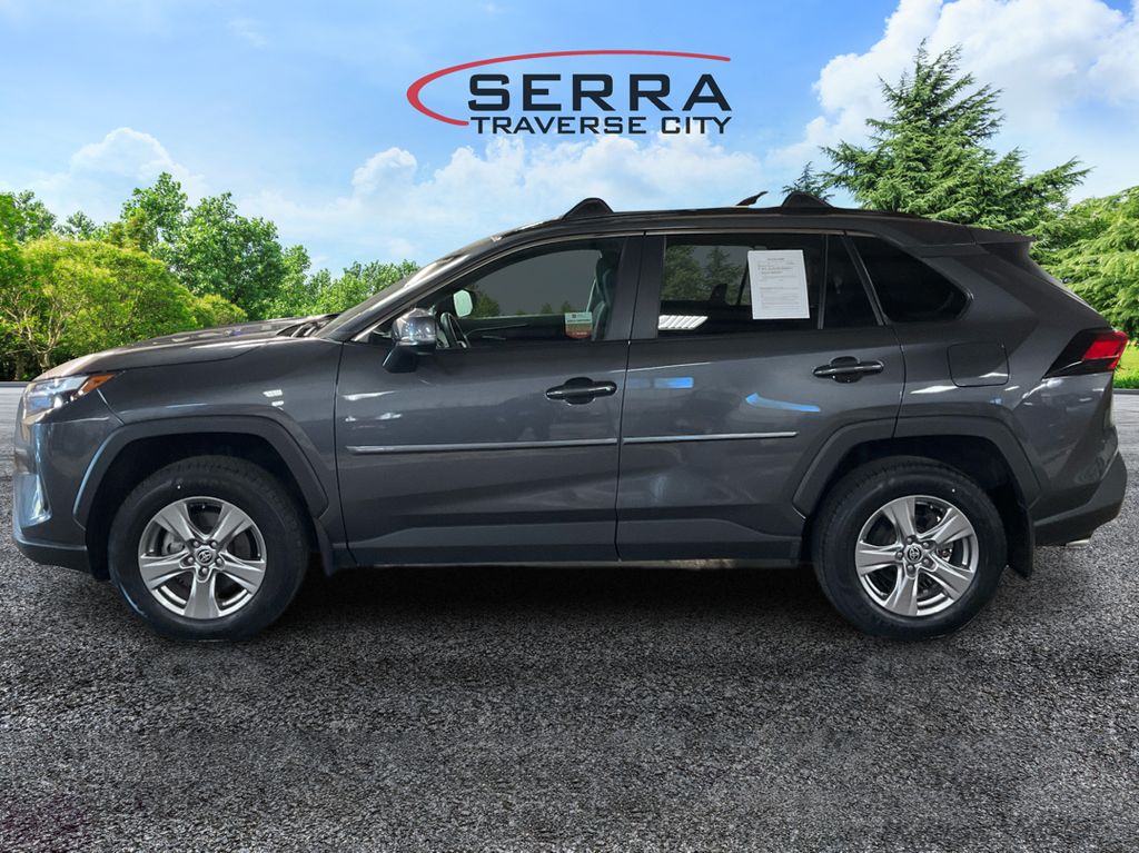 2023 Toyota RAV4 XLE photo 5