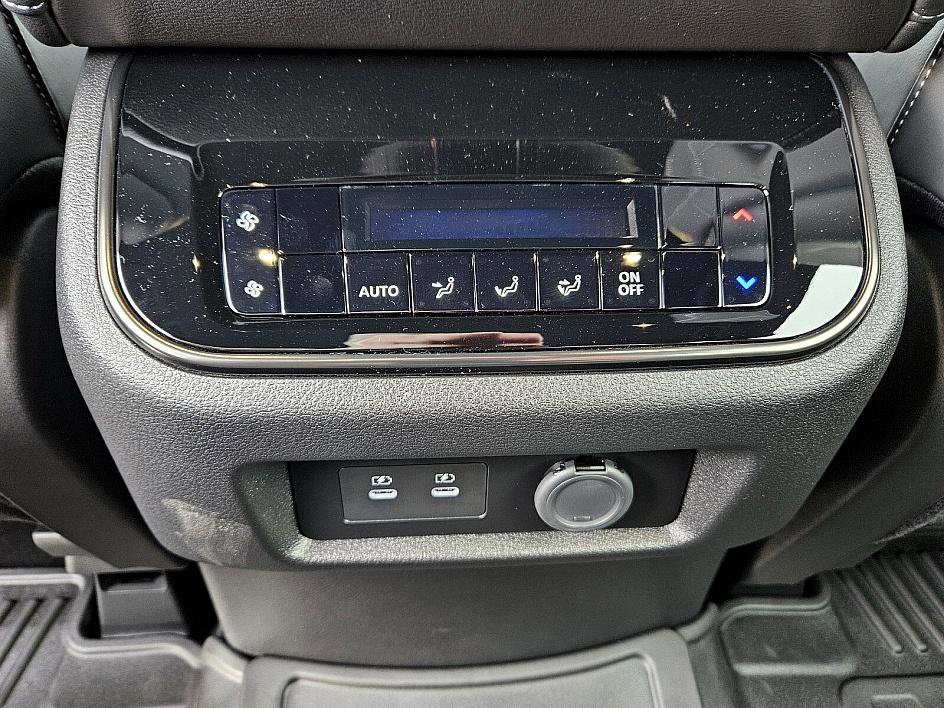 2025 Nissan Armada photo 11