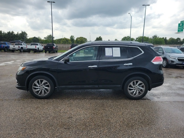 2015 Nissan Rogue SL photo 2