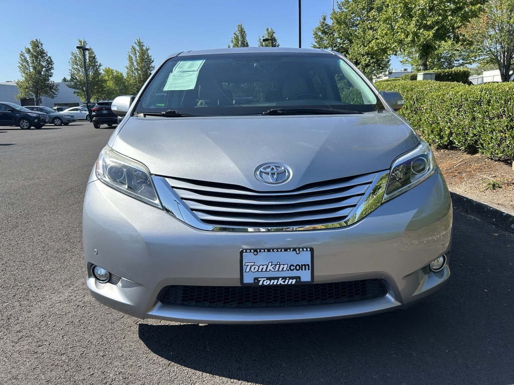 2017 Toyota Sienna Limited Premium photo 2