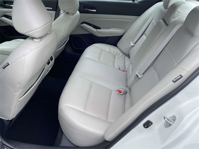 2020 Nissan Altima Platinum photo 2