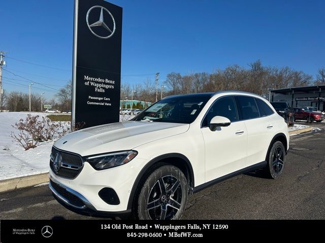 2026 Mercedes-Benz GLC Base's photo