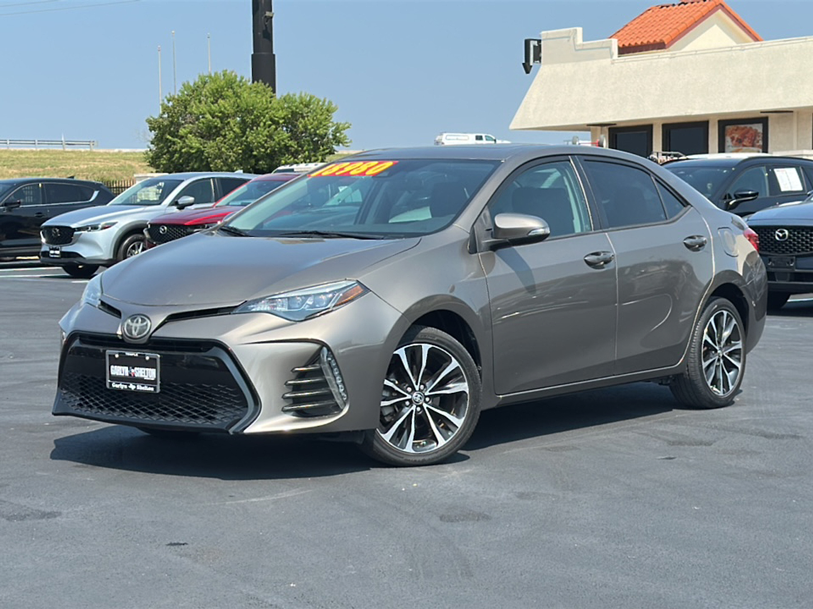 2019 Toyota Corolla XLE photo 2