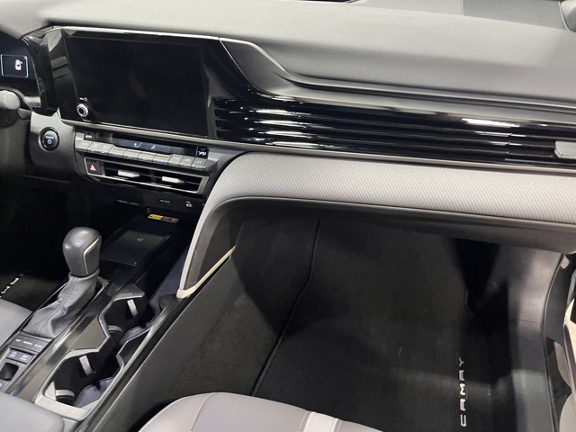 2025 Toyota Camry SE photo 18