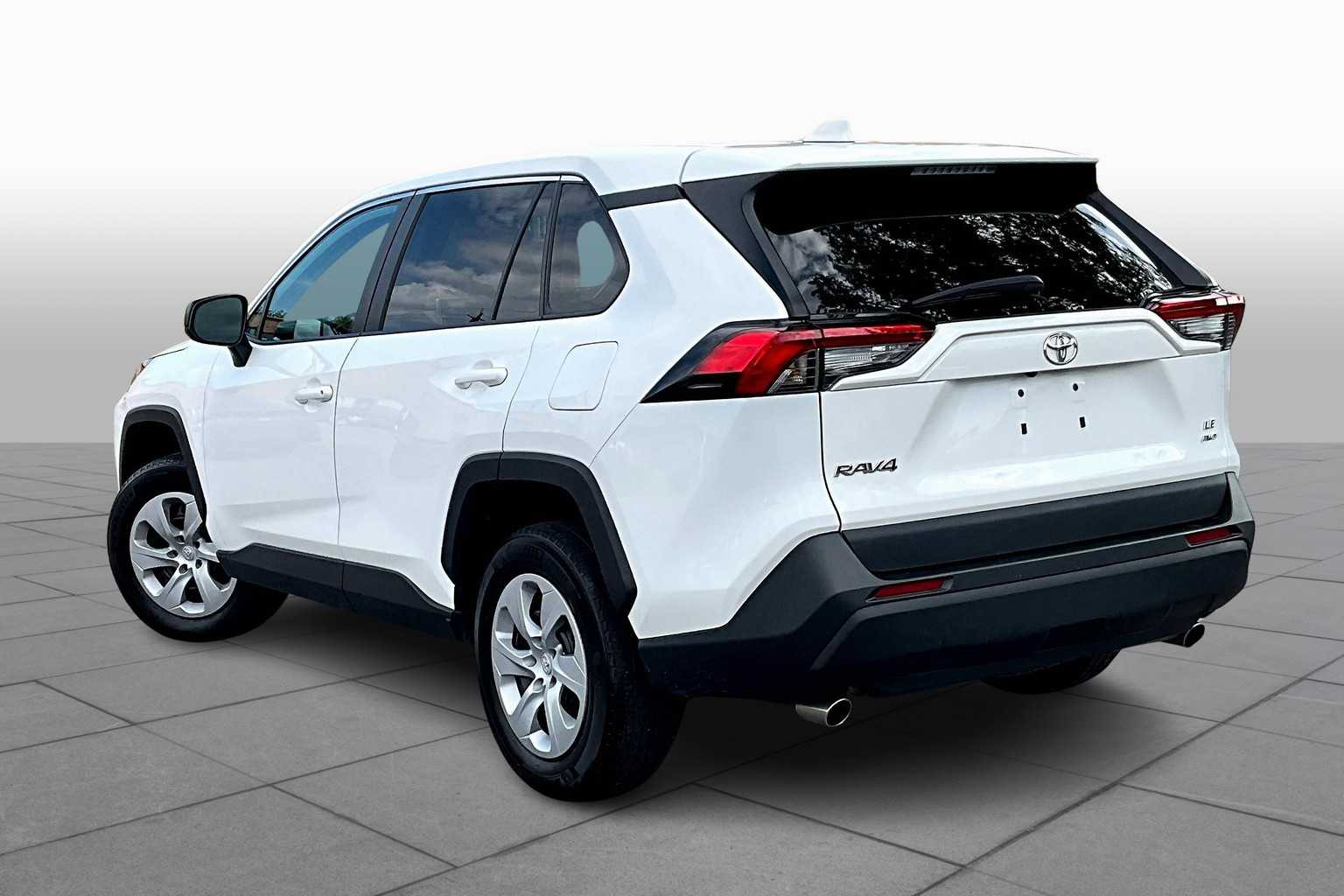 2024 Toyota RAV4 LE photo 4
