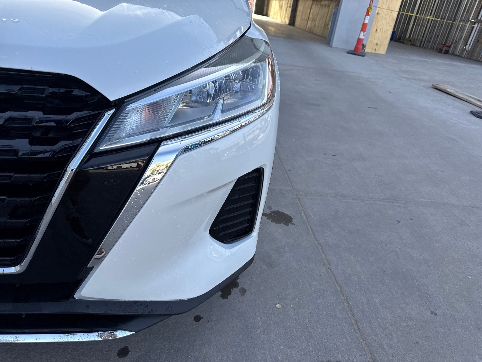 Used 2024 WHITE Nissan SV image 13