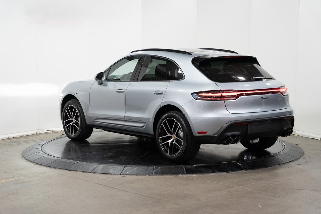 2024 Porsche Macan T photo 3