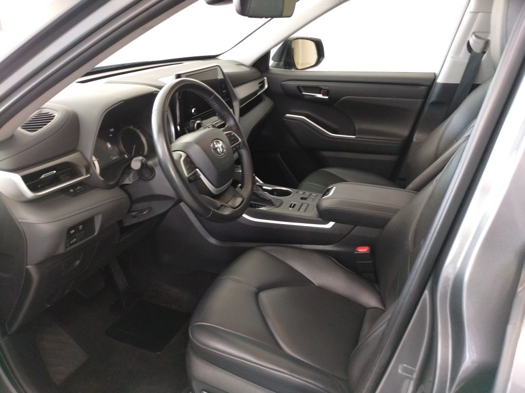 2024 Toyota Highlander XLE photo 18