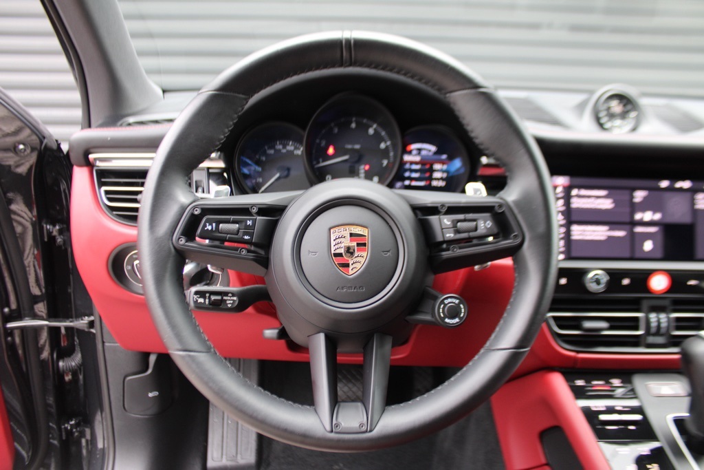 2025 Porsche Macan Base photo 22