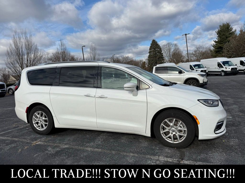 2021 Chrysler Pacifica Touring L's photo