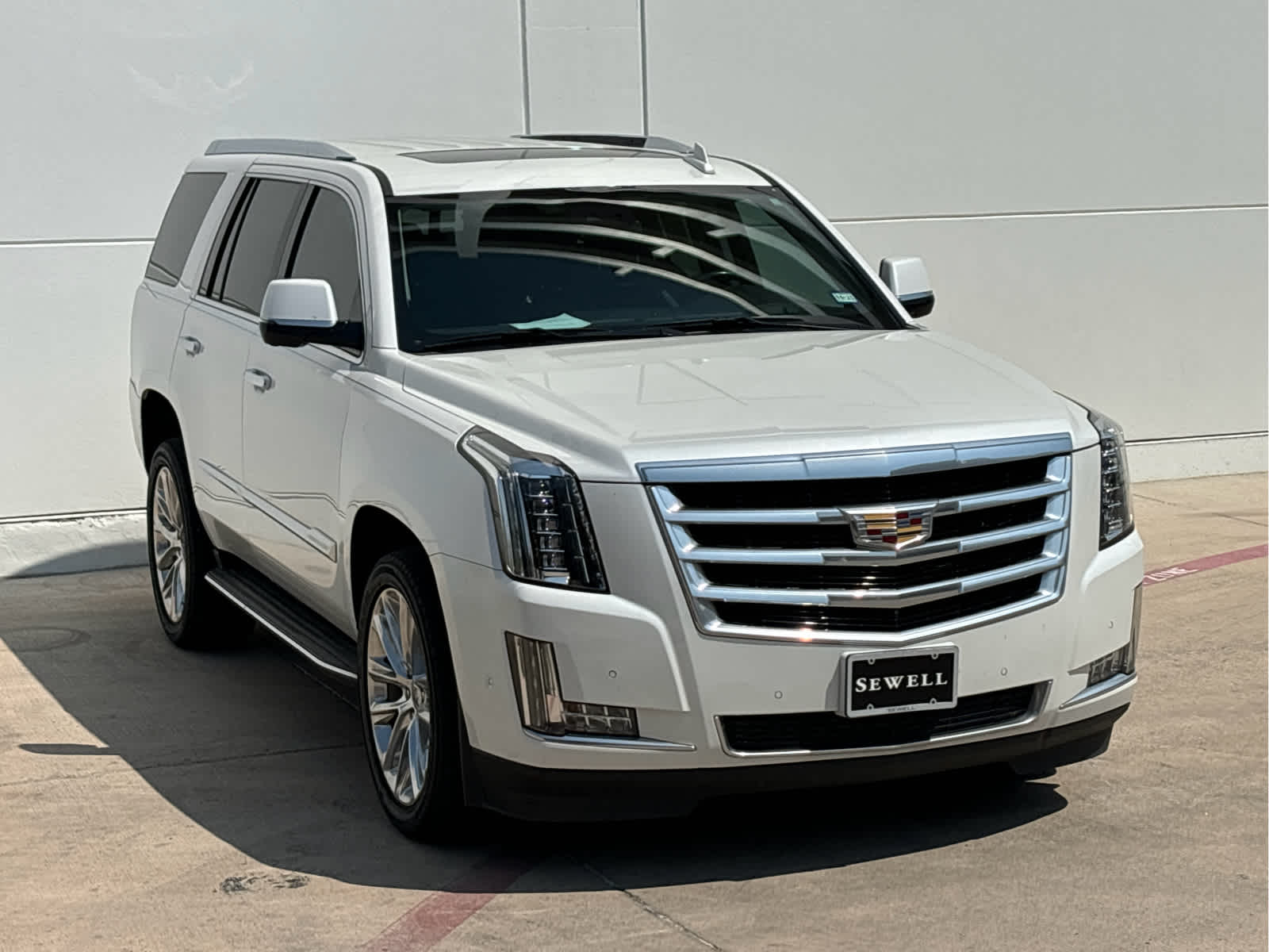 2020 Cadillac Escalade Luxury photo 3