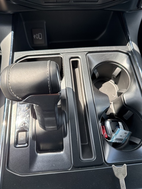 2025 Ford F-150 Lightning photo 33