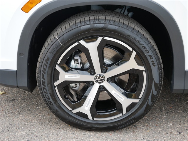 2026 Volkswagen Tiguan SE photo 4