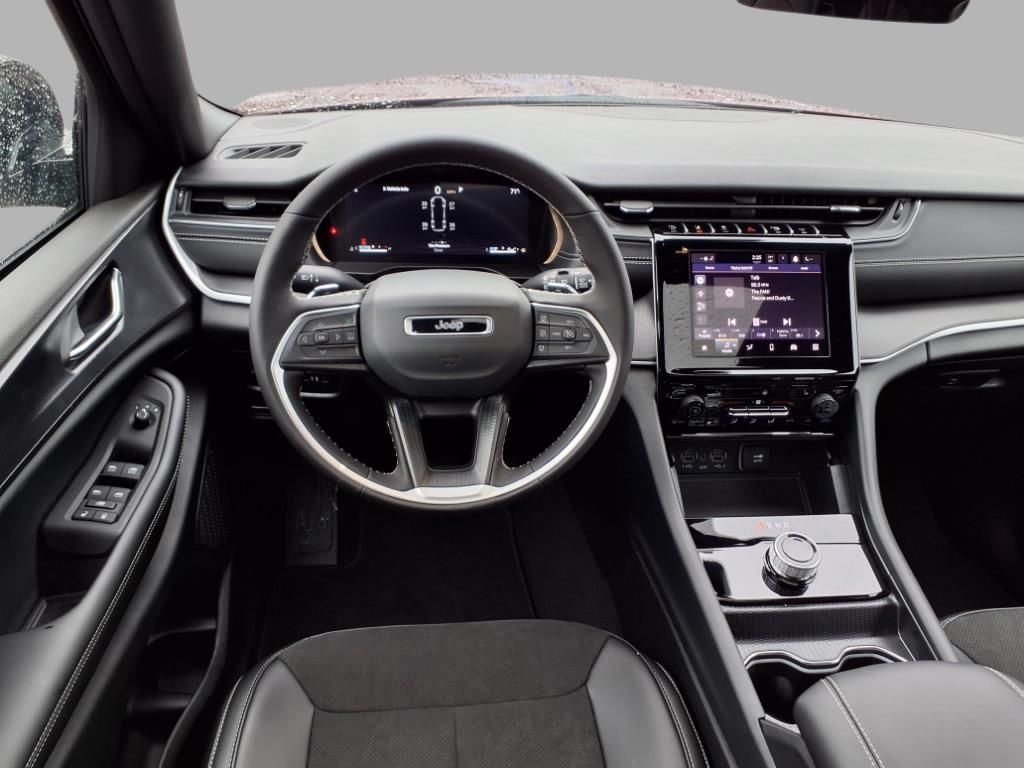 2025 Jeep Grand Cherokee Altitude X photo 4