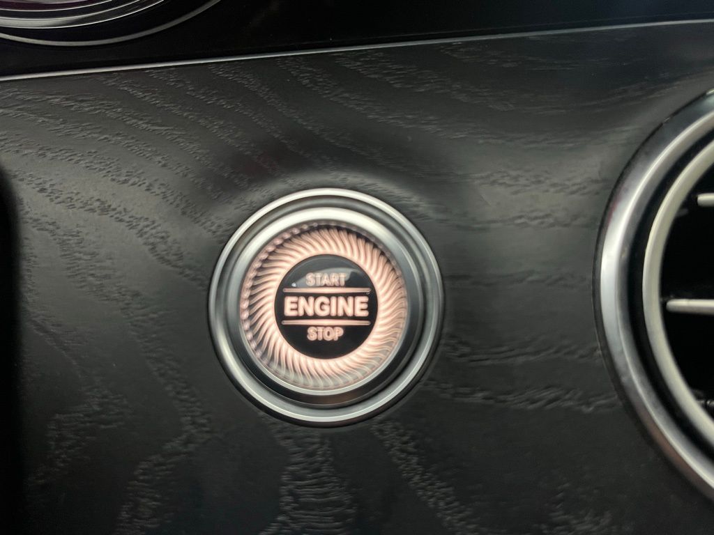 2017 Mercedes Benz E 300 photo 2