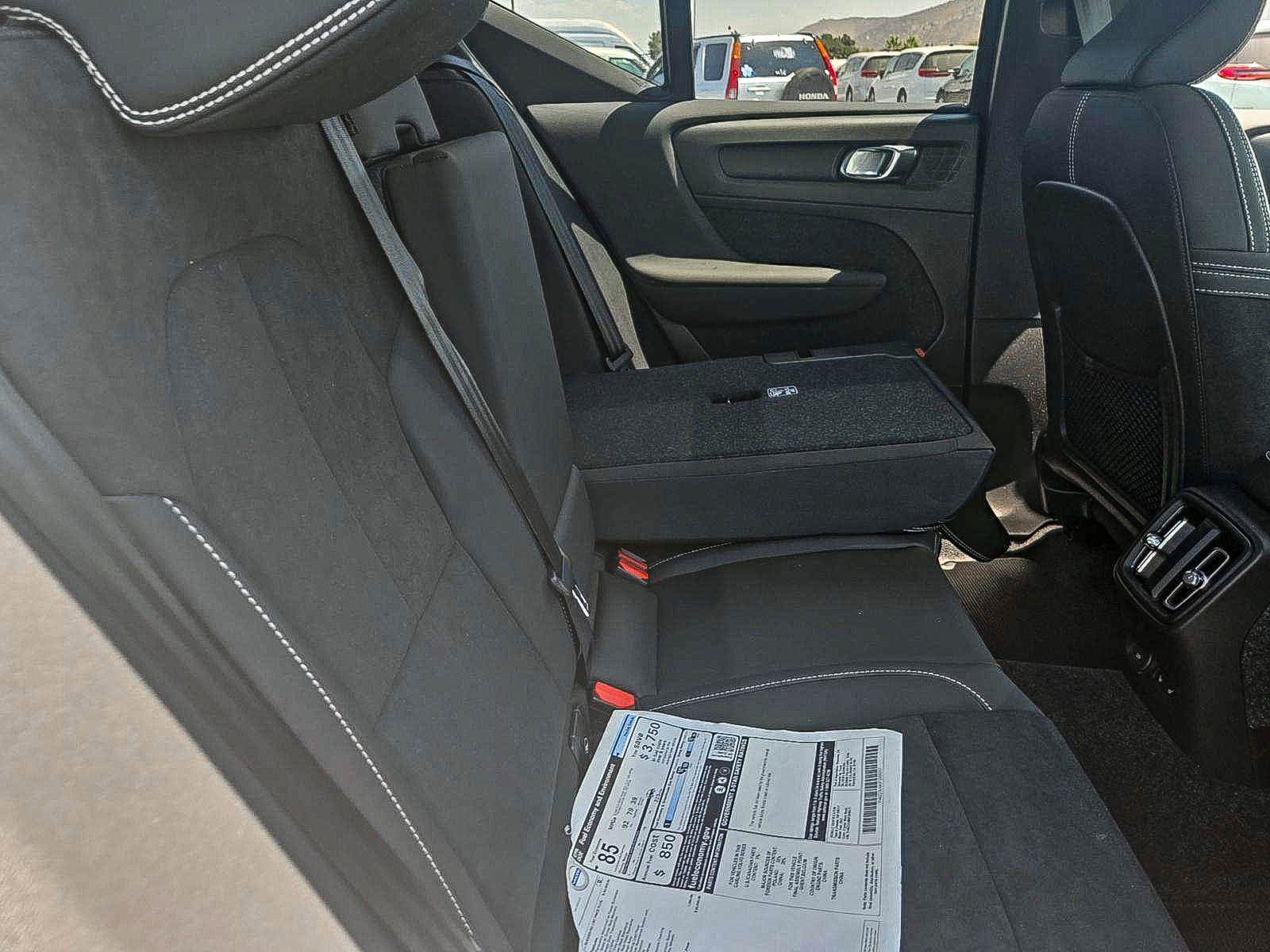 2023 Volvo XC40 Recharge Ultimate photo 4