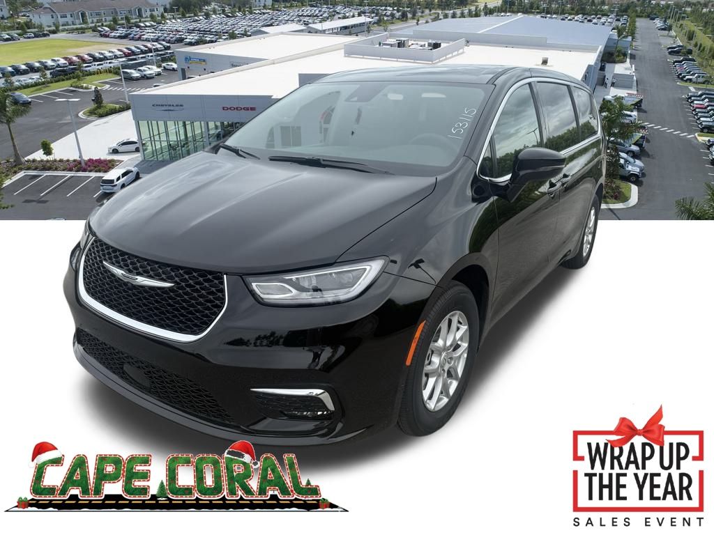 2026 Chrysler Pacifica Select's photo