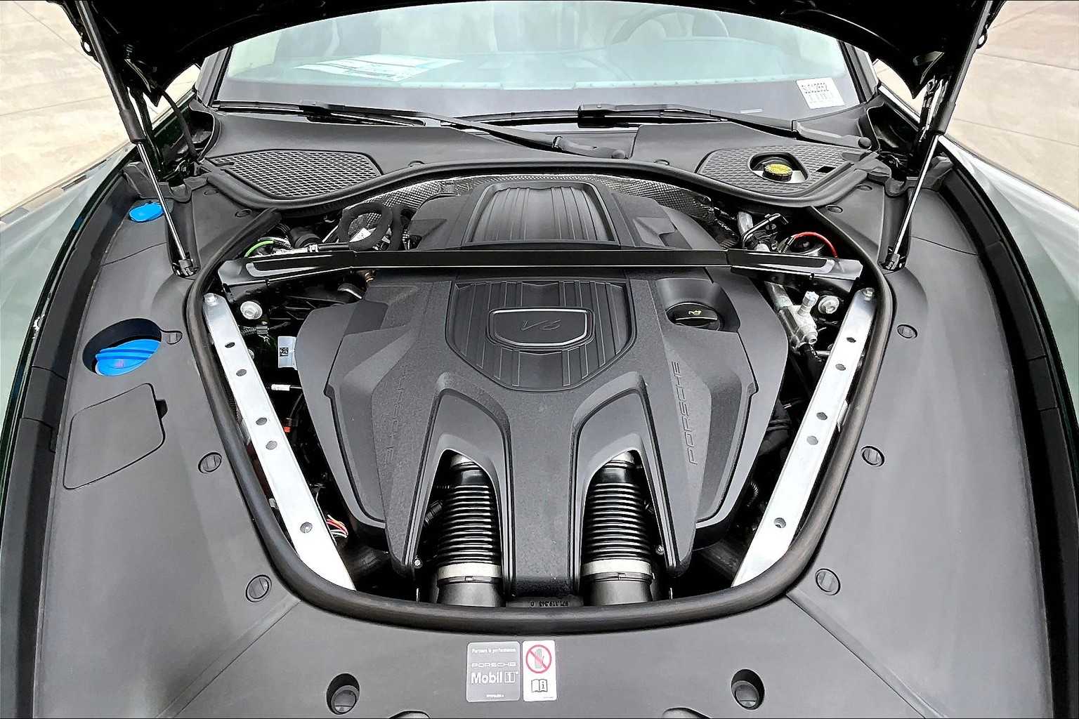 2025 Porsche Panamera 4 photo 21