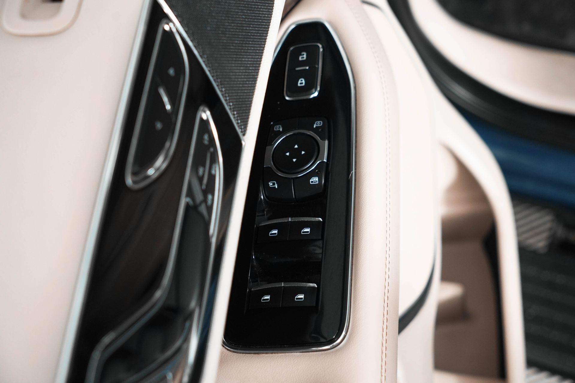 2018 Lincoln Navigator L Reserve photo 24