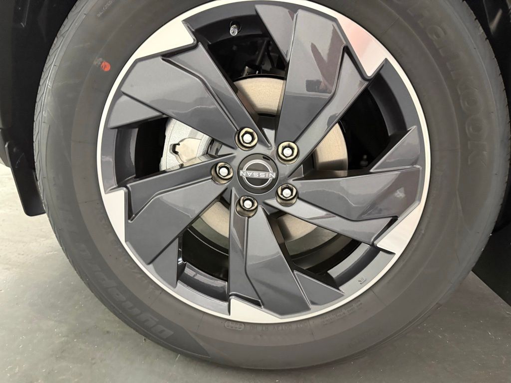 2026 Nissan Rogue SV photo 10