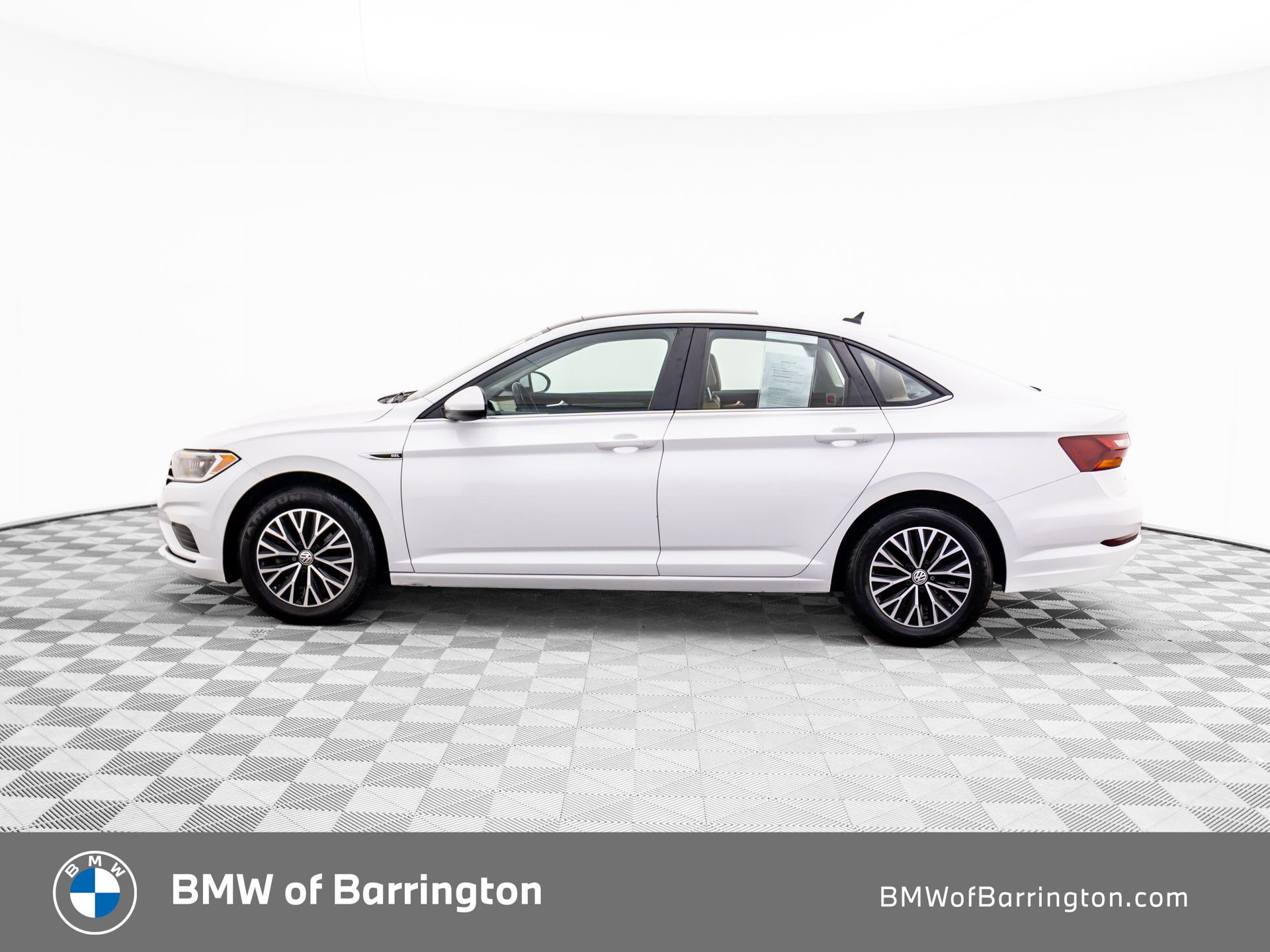 2019 Volkswagen Jetta SEL photo 2