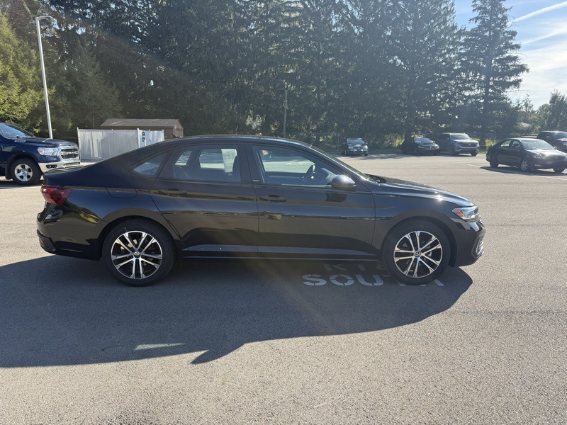 2024 Volkswagen Jetta 1.5T Sport photo 4