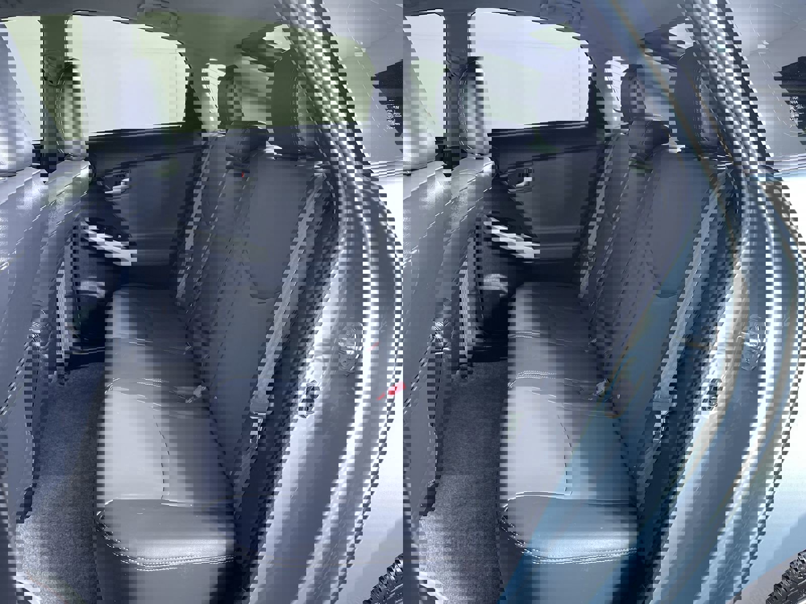 2015 Toyota Prius Four photo 19