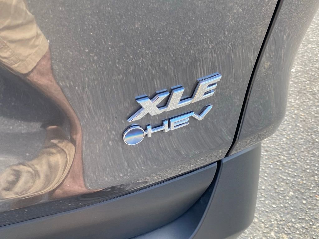 2025 Toyota RAV4 Hybrid XLE photo 12