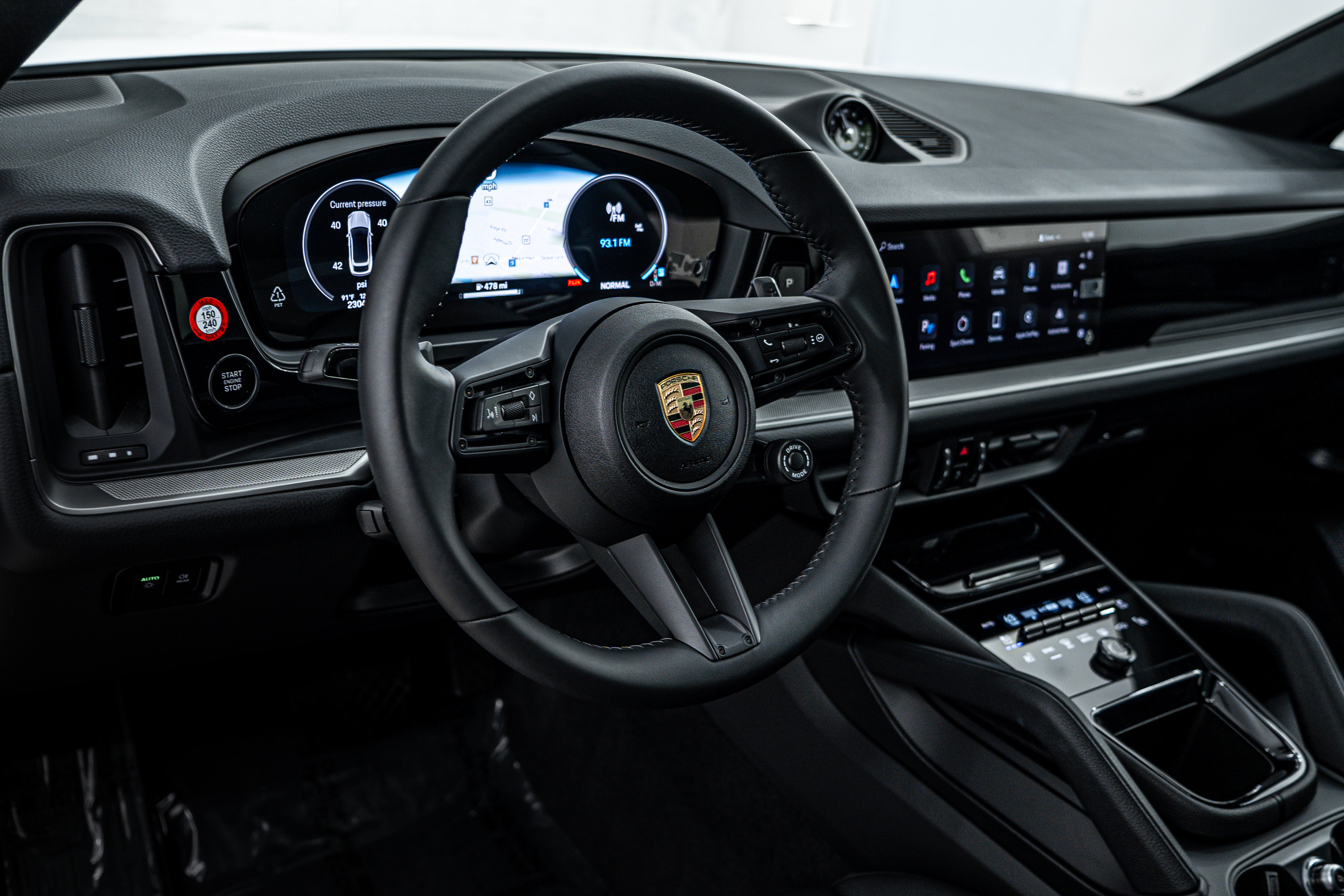 2025 Porsche Cayenne photo 11