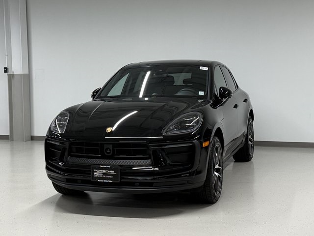 2025 Porsche Macan's photo