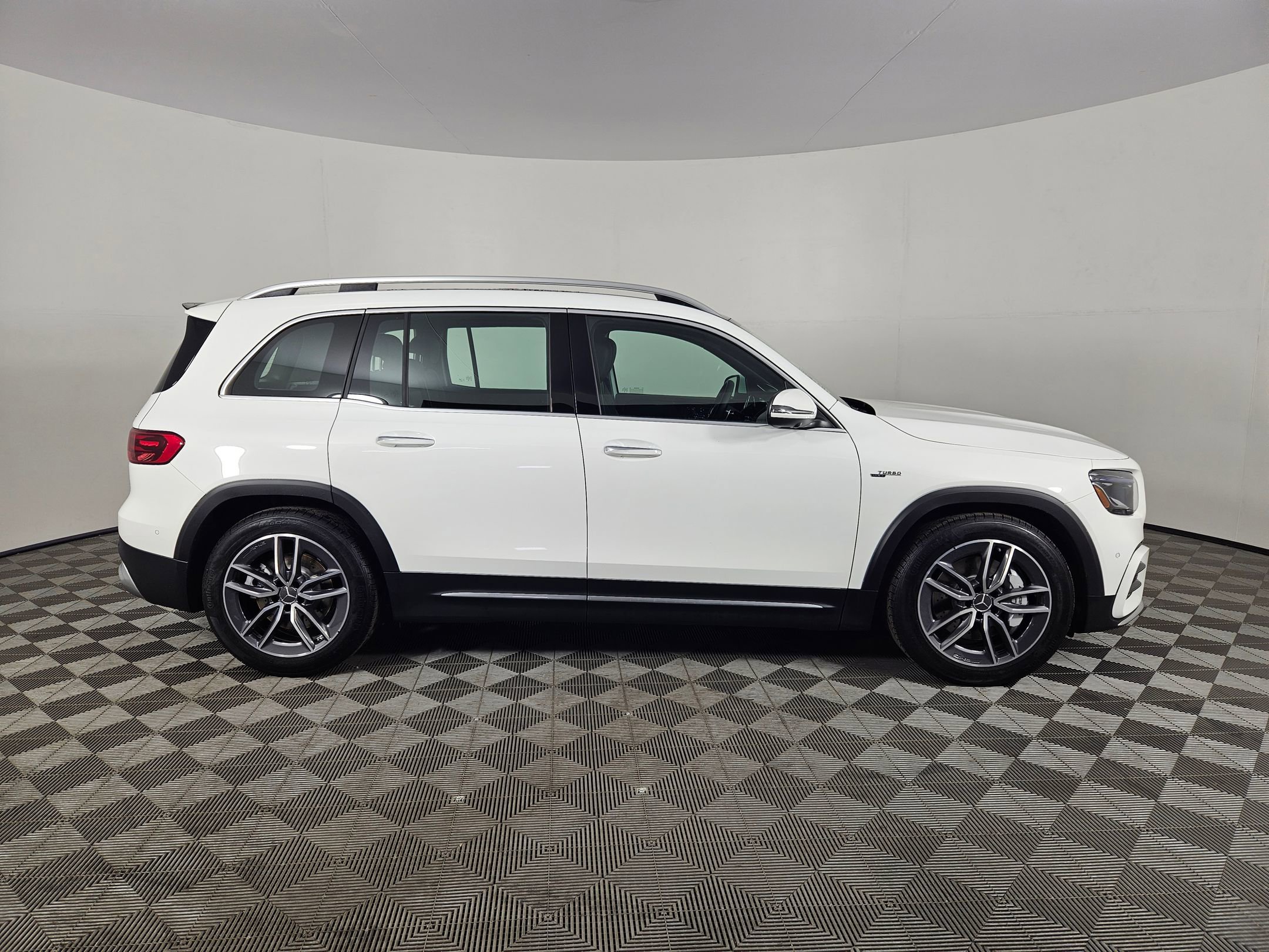 2025 Mercedes Benz GLB AMG 35 4MATIC photo 6