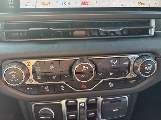 2025 Jeep Wrangler Rubicon photo 11