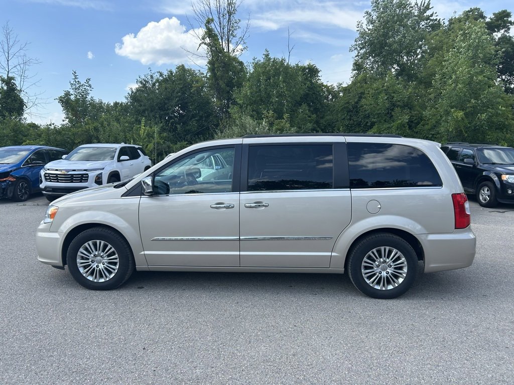 Used 2015 Chrysler Town & Country Touring-L with VIN 2C4RC1CG3FR528482 for sale in Howell, MI