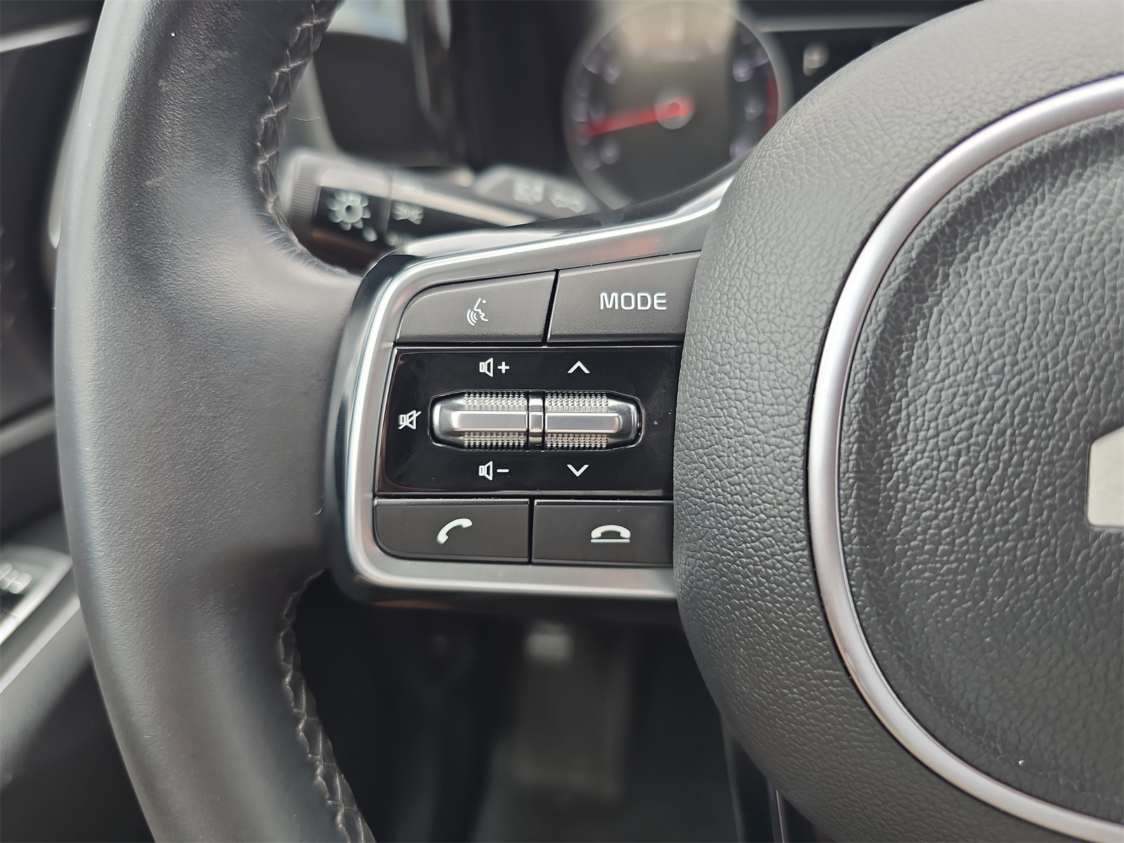 2023 Kia Sorento S photo 21