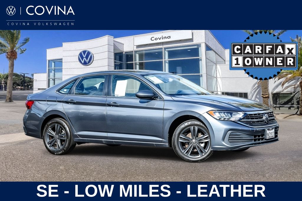 2024 Volkswagen Jetta SE's photo