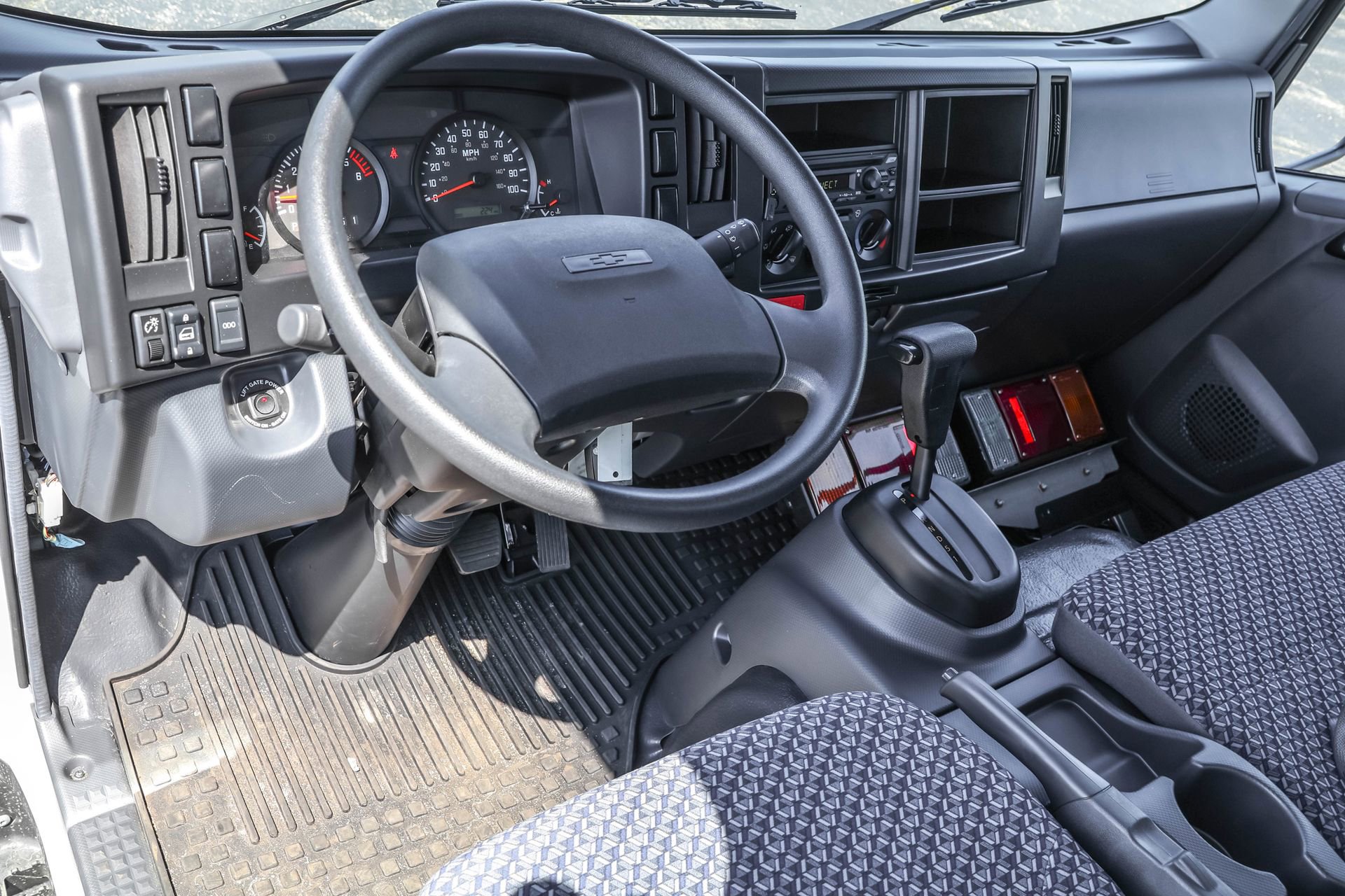 2025 Chevrolet Silverado 4500HD photo 3